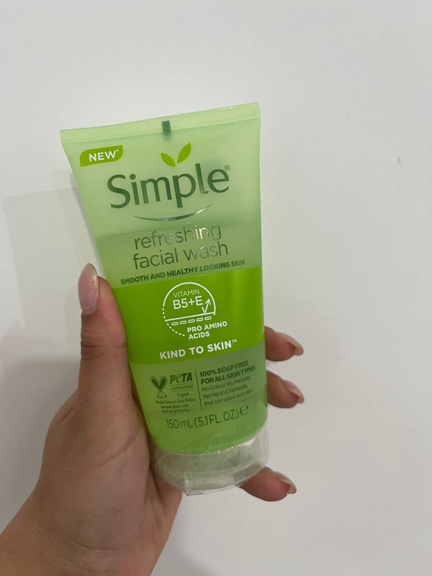ژل شستشوی صورت رفرشینگ سیمپل Simple Refreshing Facial Wash Gel/ حجم 150 میل