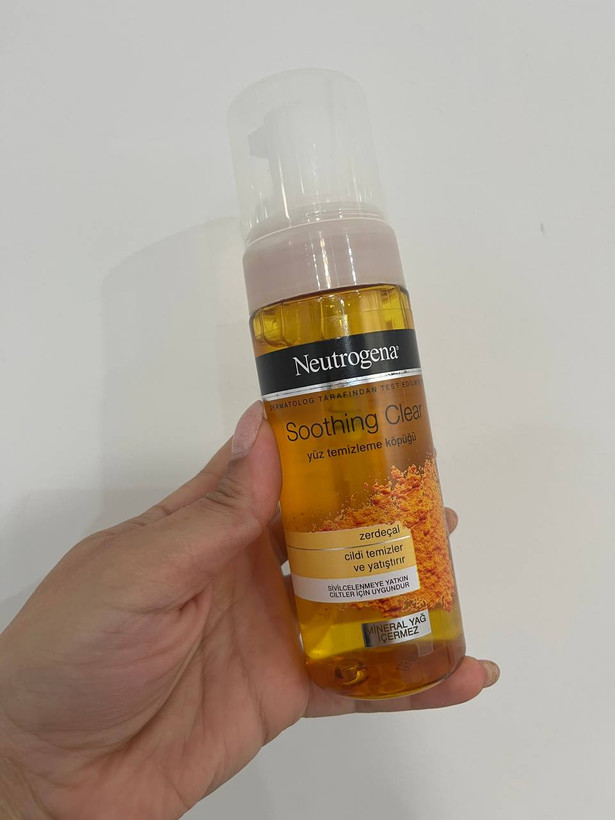 فوم شستشو زردچوبه نیتروژینا Neutrogena Soothing Clear Turmeric Mousse Cleanser/ حجم 150 میل