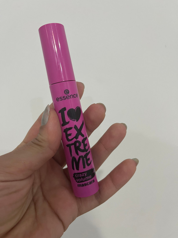 ریمل حجم دهنده اسنس آی لاو اکستریم Essence I Love Extreme Crazy Volume Mascara/ حجم 4.7 میل