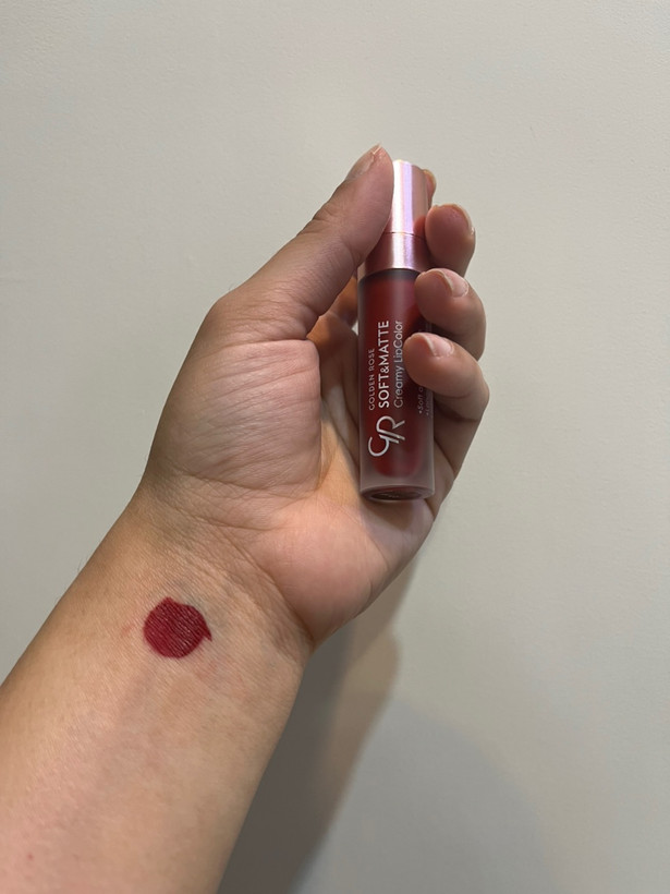 رژ مایع صاف و مات کرمی گلدن رز شماره 115 Golden Rose Soft & Matte Lipstick /حجم 5.5 میل